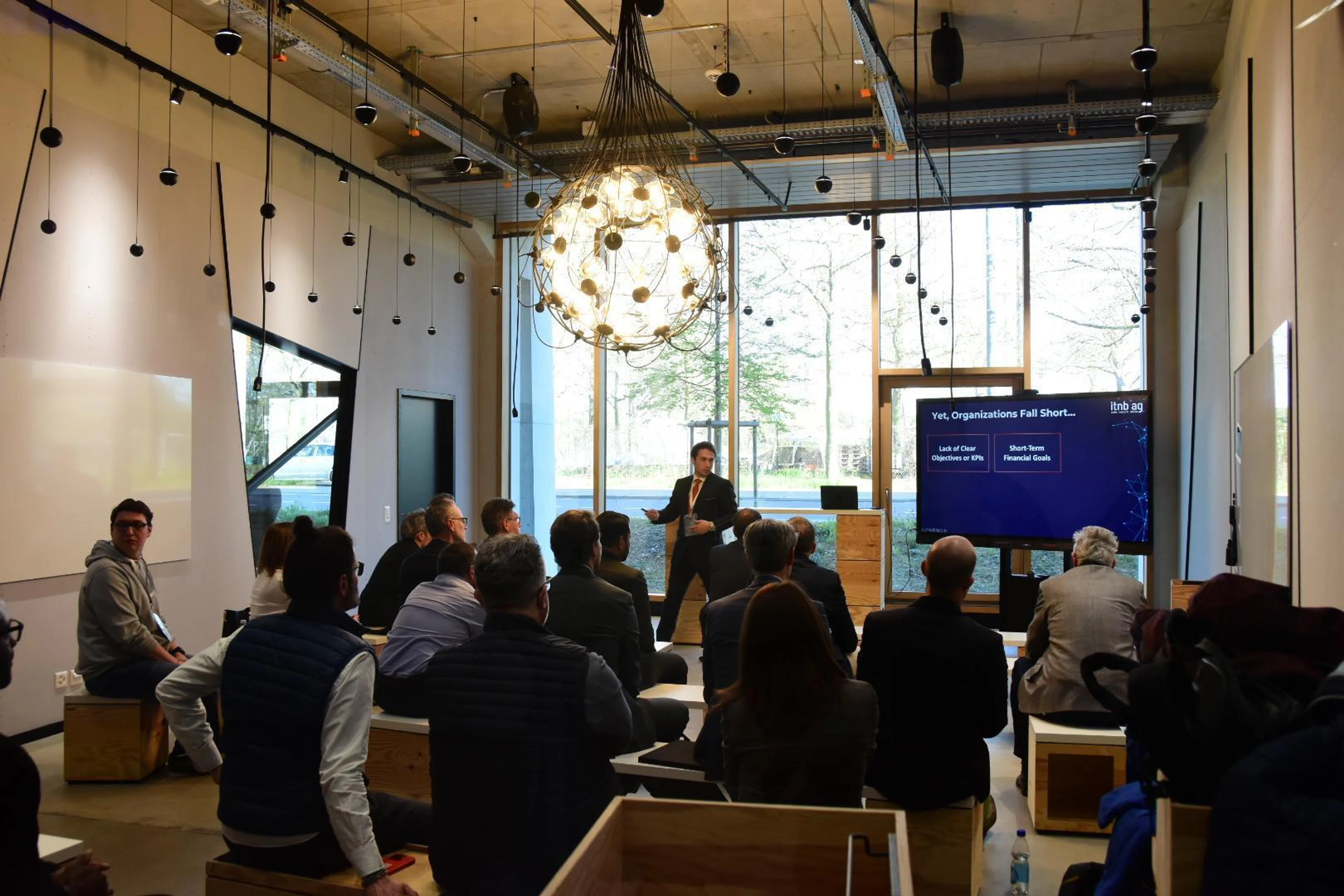 Treiben Sie Ihren nächsten Durchbruch voran – buchen Sie einen Raum, der zum Handeln inspiriert